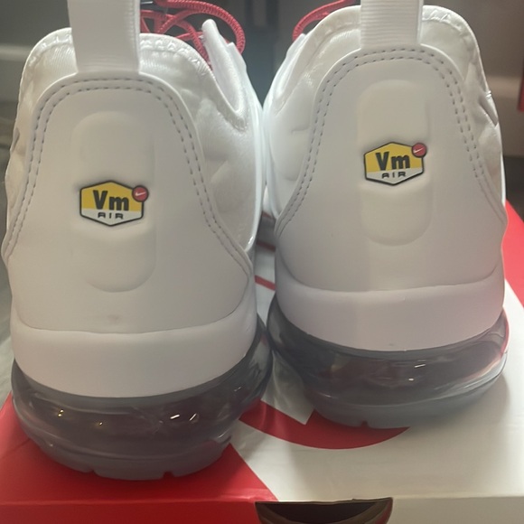 NWOT Nike Air Vapormax Plus - Picture 4 of 8